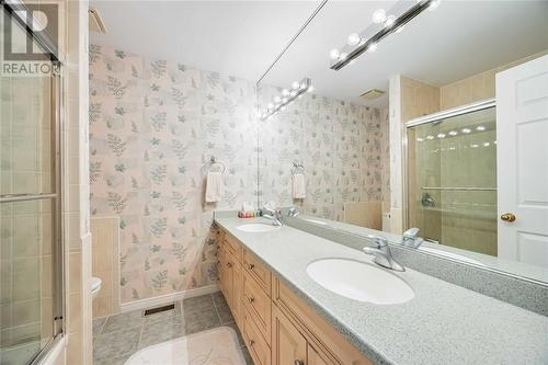 1596 Holden Drive, Sarnia, ON - Indoor Photo Showing Bathroom