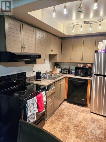 92 Haxby Private Unit#43, Ottawa, ON - Indoor Photo Showing Kitchen With Double Sink