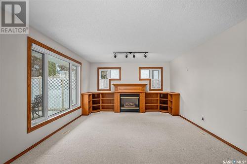 207 Costigan Bay, Saskatoon, SK - Indoor With Fireplace