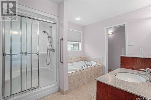 207 Costigan Bay, Saskatoon, SK - Indoor Photo Showing Bathroom