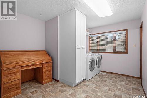 207 Costigan Bay, Saskatoon, SK - Indoor Photo Showing Laundry Room