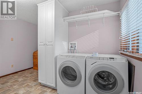 207 Costigan Bay, Saskatoon, SK - Indoor Photo Showing Laundry Room