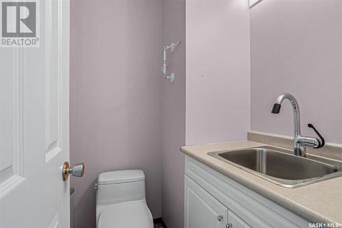 207 Costigan Bay, Saskatoon, SK - Indoor Photo Showing Bathroom