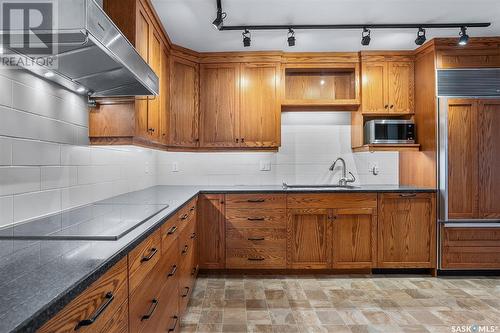 207 Costigan Bay, Saskatoon, SK - Indoor Photo Showing Kitchen