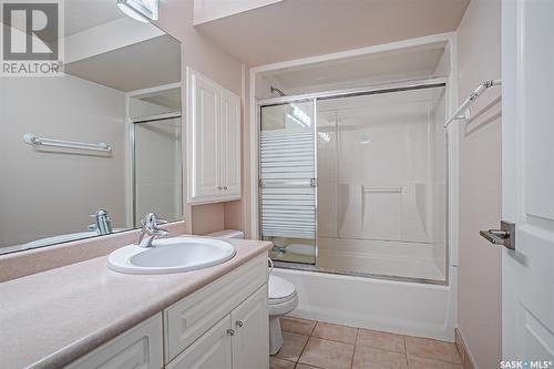 207 Costigan Bay, Saskatoon, SK - Indoor Photo Showing Bathroom