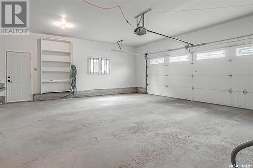 207 Costigan Bay, Saskatoon, SK - Indoor Photo Showing Garage