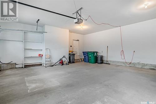 207 Costigan Bay, Saskatoon, SK - Indoor Photo Showing Garage