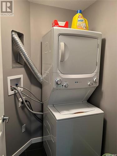 1 4545 Delhaye Way, Regina, SK - Indoor Photo Showing Laundry Room