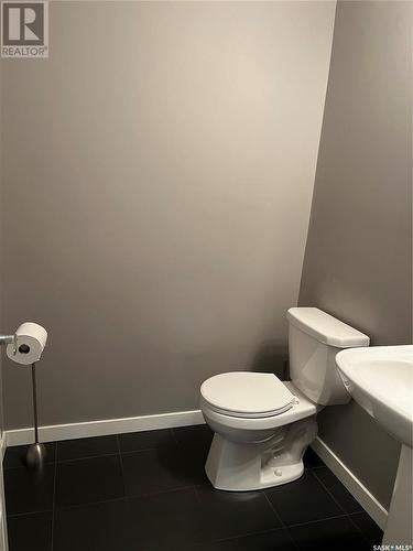 1 4545 Delhaye Way, Regina, SK - Indoor Photo Showing Bathroom