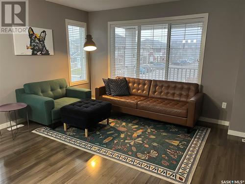 1 4545 Delhaye Way, Regina, SK - Indoor Photo Showing Living Room