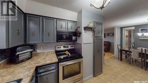 797 Bard Crescent, Regina, SK - Indoor Photo Showing Kitchen