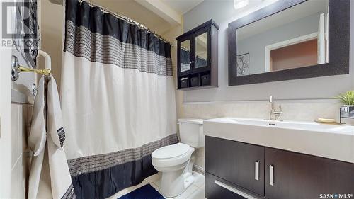 797 Bard Crescent, Regina, SK - Indoor Photo Showing Bathroom