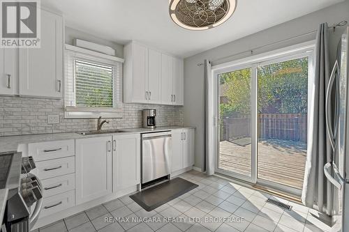 6870 Buckingham Drive, Niagara Falls (218 - West Wood), ON - Indoor Photo Showing Kitchen