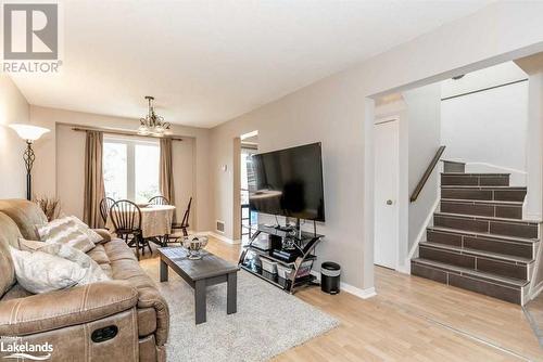 1210 Benson Street, Innisfil, ON - Indoor Photo Showing Living Room