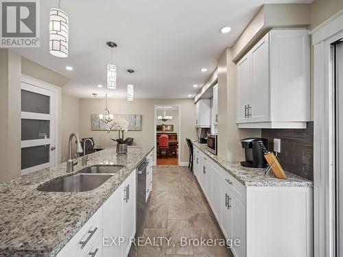 1317 White Oaks Boulevard, Oakville, ON - Indoor Photo Showing Kitchen With Double Sink With Upgraded Kitchen