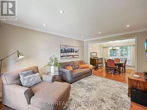 1317 White Oaks Boulevard, Oakville, ON - Indoor Photo Showing Living Room