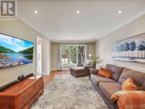 1317 White Oaks Boulevard, Oakville, ON - Indoor Photo Showing Living Room