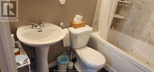 150 Park Unit# 3005, Windsor, ON - Indoor Photo Showing Bathroom