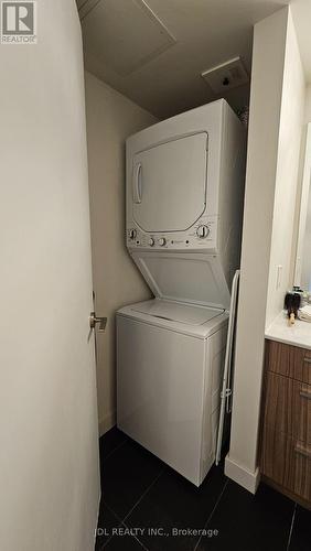 521 - 775 King Street W, Toronto, ON - Indoor Photo Showing Laundry Room