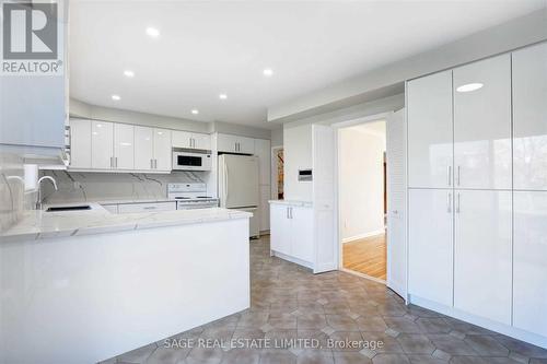 94 Rockford Road, Toronto, ON - Indoor Photo Showing Kitchen