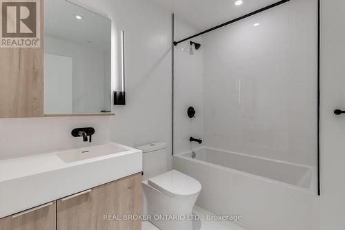 1401 - 117 Broadway Avenue, Toronto, ON - Indoor Photo Showing Bathroom