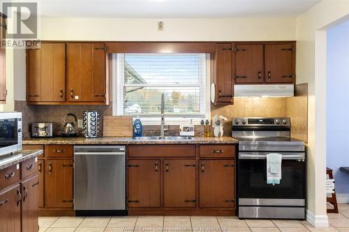 1204 Mersea Rd C, Leamington, ON - Indoor Photo Showing Kitchen With Double Sink