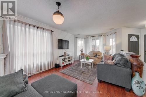 24 Ruffet Drive, Barrie, ON - Indoor Photo Showing Living Room