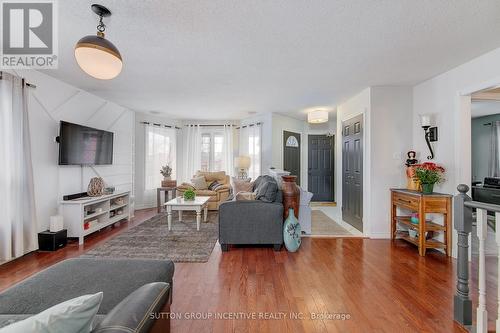 24 Ruffet Drive, Barrie, ON - Indoor Photo Showing Living Room