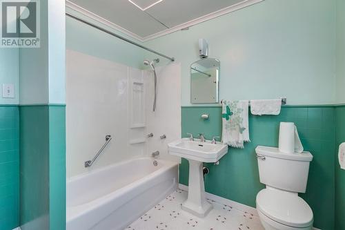 82 Bonaventure Avenue, St. John'S, NL - Indoor Photo Showing Bathroom