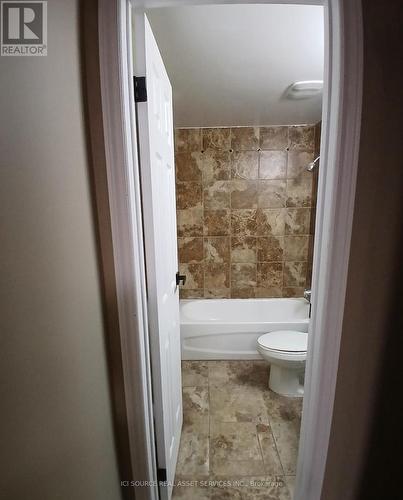 6260 Thornberry Crescent, Windsor, ON - Indoor Photo Showing Bathroom