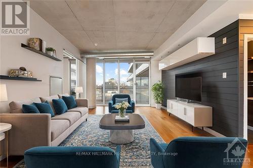 527 - 349 Mcleod Street, Ottawa, ON - Indoor Photo Showing Living Room