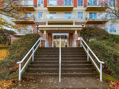 104-1371 Hillside Ave, Victoria, BC - Outdoor