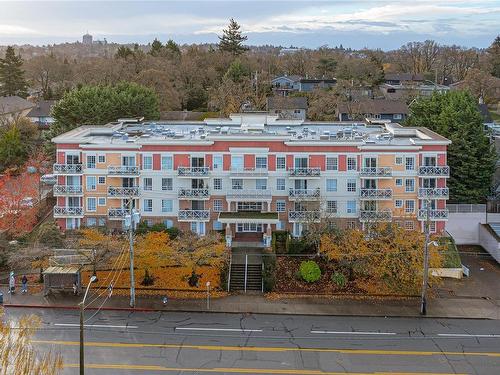 104-1371 Hillside Ave, Victoria, BC - Outdoor