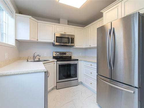 104-1371 Hillside Ave, Victoria, BC - Indoor Photo Showing Kitchen