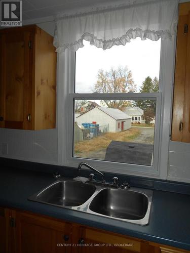 29 King Street, North Dundas, ON - Indoor Photo Showing Kitchen With Double Sink