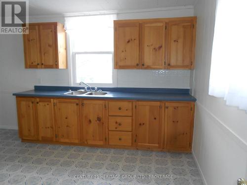 29 King Street, North Dundas, ON - Indoor Photo Showing Kitchen With Double Sink