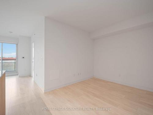 332-31 Tippett Rd, Toronto, ON - Indoor Photo Showing Kitchen