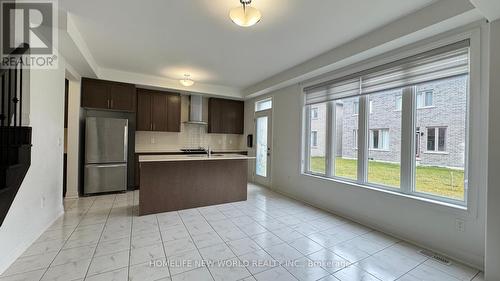 31 Concert Hill Way, East Gwillimbury, ON - Indoor Photo Showing Kitchen