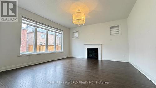 31 Concert Hill Way, East Gwillimbury, ON - Indoor Photo Showing Living Room With Fireplace