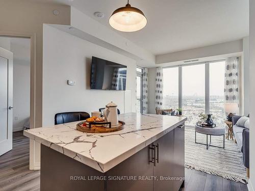 2124-9000 Jane St, Vaughan, ON - Indoor Photo Showing Dining Room