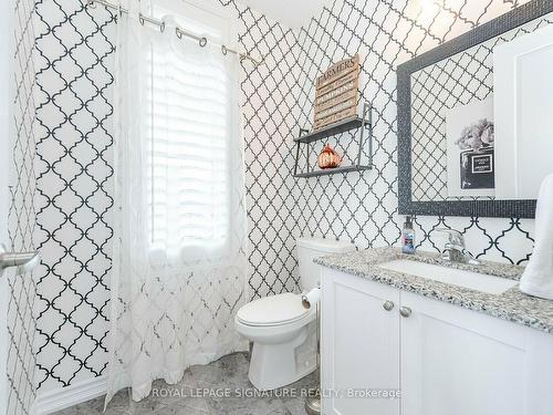 2 Hackett St, East Gwillimbury, ON - Indoor Photo Showing Bathroom