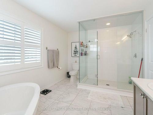 2 Hackett St, East Gwillimbury, ON - Indoor Photo Showing Bathroom