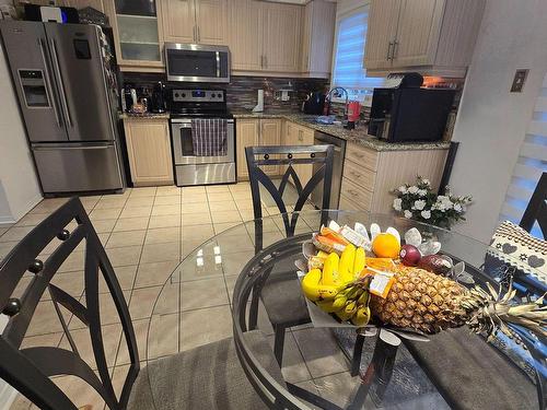 3991 Discovery Crt, Mississauga, ON - Indoor Photo Showing Kitchen