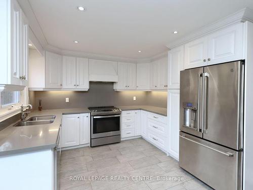 2577 Burnford Tr, Mississauga, ON - Indoor Photo Showing Kitchen With Double Sink