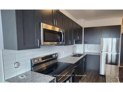 404-3285 Carding Mill Tr, Oakville, ON - Indoor Photo Showing Kitchen With Upgraded Kitchen