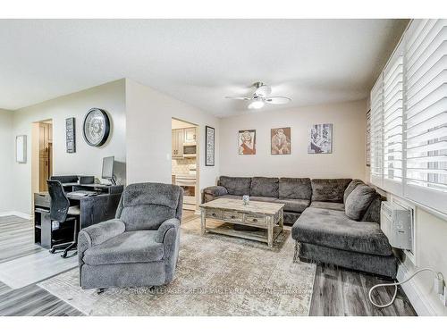 302-6 Shettleston Dr, Cambridge, ON - Indoor Photo Showing Living Room