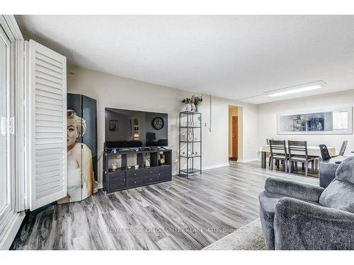 302-6 Shettleston Dr, Cambridge, ON - Indoor Photo Showing Living Room