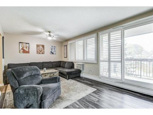 302-6 Shettleston Dr, Cambridge, ON - Indoor Photo Showing Living Room