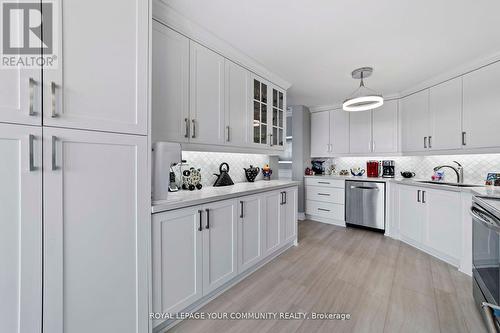 1608 - 7300 Yonge Street, Vaughan, ON - Indoor Photo Showing Kitchen