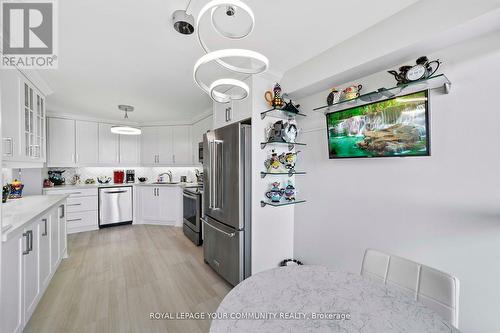 1608 - 7300 Yonge Street, Vaughan, ON - Indoor Photo Showing Kitchen